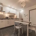 Nomentana White Daire *